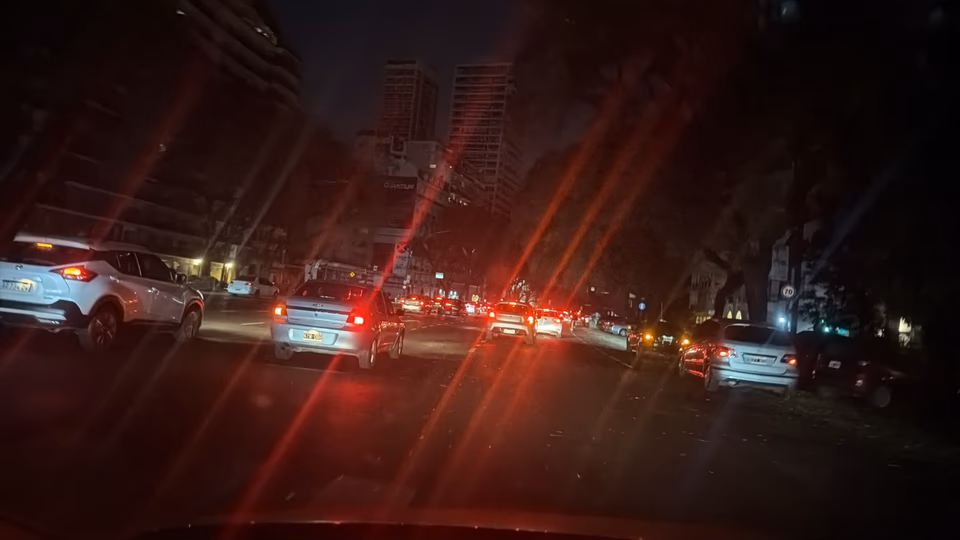 Alarma por un apagón en varios barrios de la Ciudad de Buenos Aires - Cadena Entrerriana 96.5MHz LRS 798 - imagen de origen