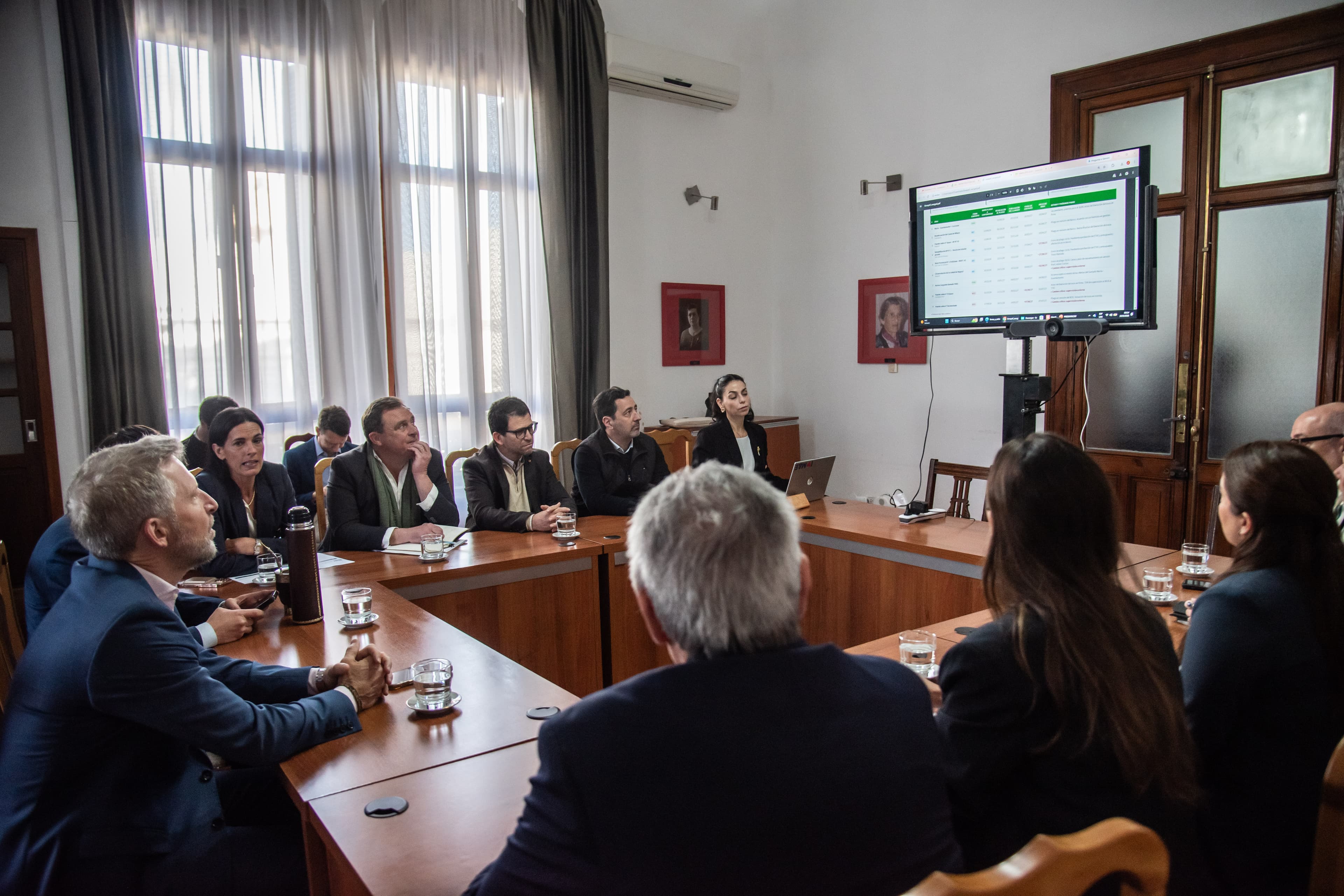 El gobernador repasó el cronograma de obras viales y productivas financiadas por organismos internacionales en Entre Ríos - imagen del Gobierno de Entre Rios