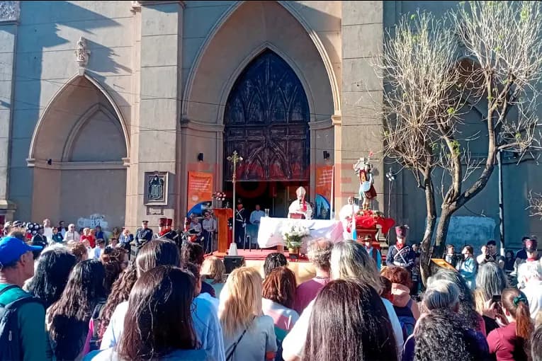 Tras la procesión por San Miguel Arcángel, se celebró la misa central en su honor - imagen de origen