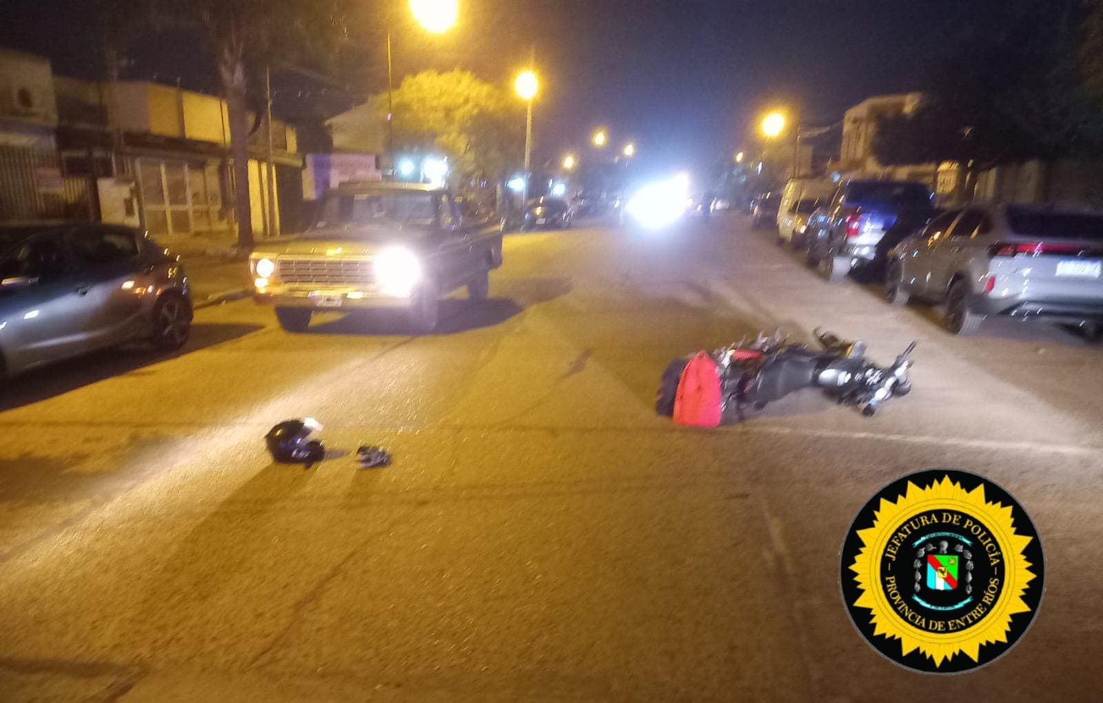 Un motociclista y su acompañante resultaron heridos tras chocar contra una camioneta en Laprida y Rojas - Cadena Entrerriana 96.5MHz LRS 798 - imagen de origen