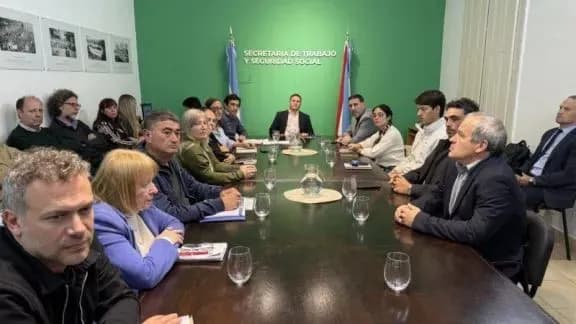 El Gobierno provincial convocó a gremios docentes a paritaria: el jueves se reanudan las negociaciones - imagen de origen