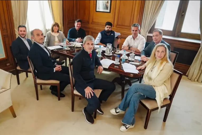 Se reúne la Mesa Política del gobierno para ordenar la agenda parlamentaria - imagen de origen