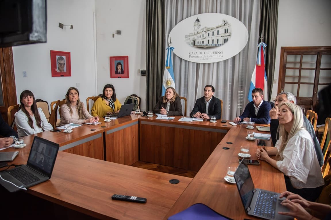 Comedores escolares en Entre Ríos: la Mesa Interinstitucional revisa los menús y confirman que habrá alimentos frescos - Dos Florines - imagen de origen