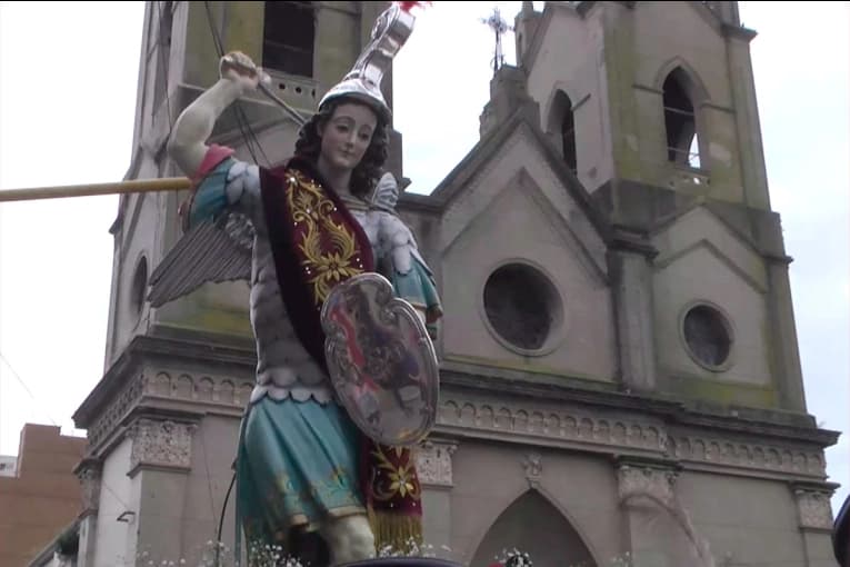 Festividad de San Miguel Arcángel: procesión, misa y música para honrar al patrono de Entre Ríos - imagen de origen