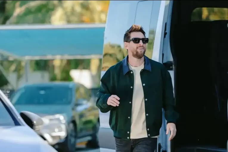 "Bienvenido Capitán": Messi se sumó al plantel albiceleste en el predio de la AFA - imagen de origen