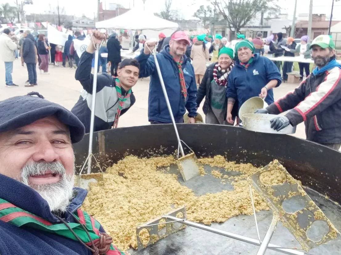 El arroz con pollo gigante volvió a reunir a Concordia por una causa solidaria - imagen de origen