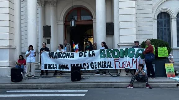 Sectores sociales y políticos se movilizaron en Paraná en el marco de la “Marcha de la Bronca” - imagen de origen
