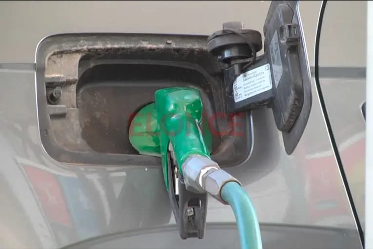 El Gobierno postergó hasta noviembre aumentos pendientes en los impuestos a los combustibles - imagen de origen