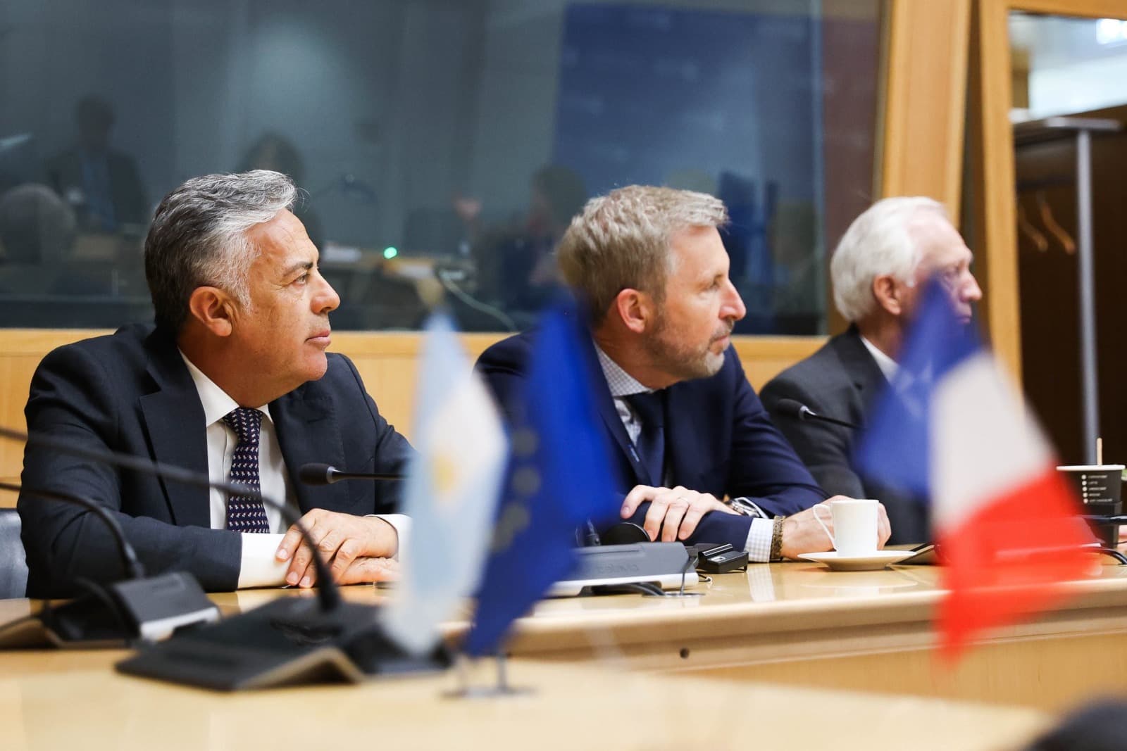 Frigerio evaluó en París herramientas de financiamiento para proyectos estratégicos de Entre Ríos - portada