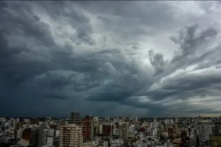 Domingo bajo alerta amarilla en toda Entre Ríos: qué pasará con las tormentas el lunes - imagen de origen