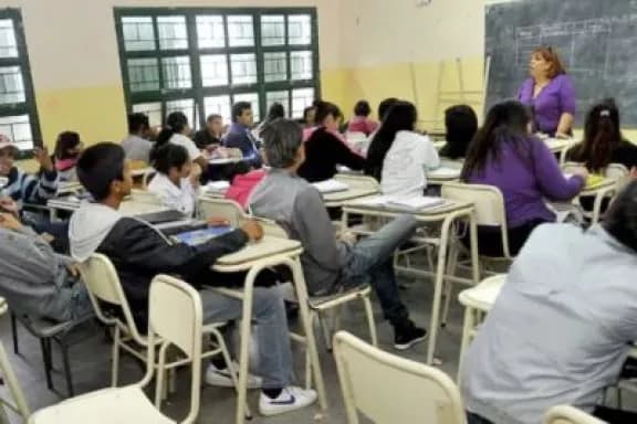 Agmer expresó preocupación por posibles cambios en el plan de estudios de las escuelas de Jóvenes y Adultos - imagen de origen