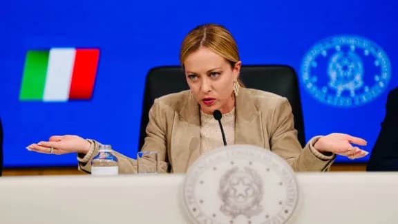 Giorgia Meloni anunció que prohibirá el uso del velo islámico en las escuelas y limitará la cantidad de extranjeros en las aulas - imagen de origen