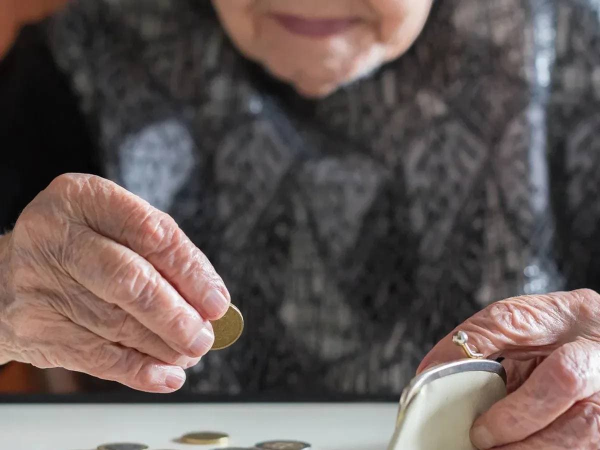 La pobreza golpea a los más grandes: los mayores de 65 años son el grupo en el que más aumentaron las necesidades insatisfechas - imagen de origen
