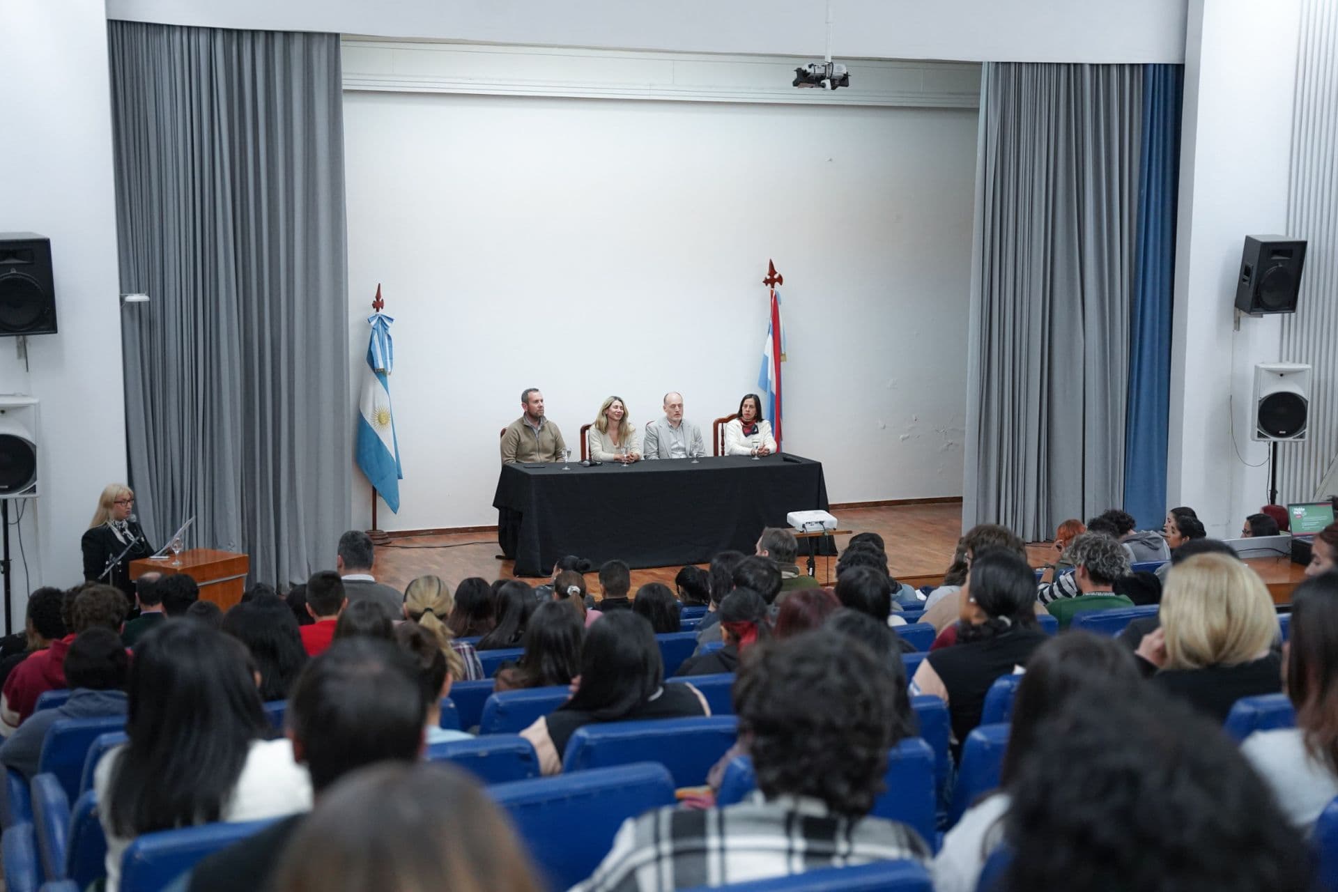 Junto a referentes estudiantiles se realizó un encuentro para hablar sobre suicidio - imagen del Gobierno de Entre Rios