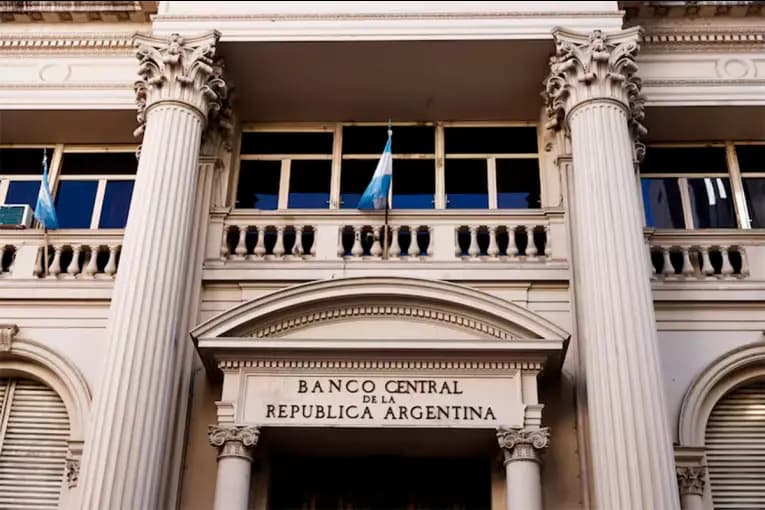 Oficializaron el feriado bancario por la visita del Papa León XIV a la Argentina - imagen de origen