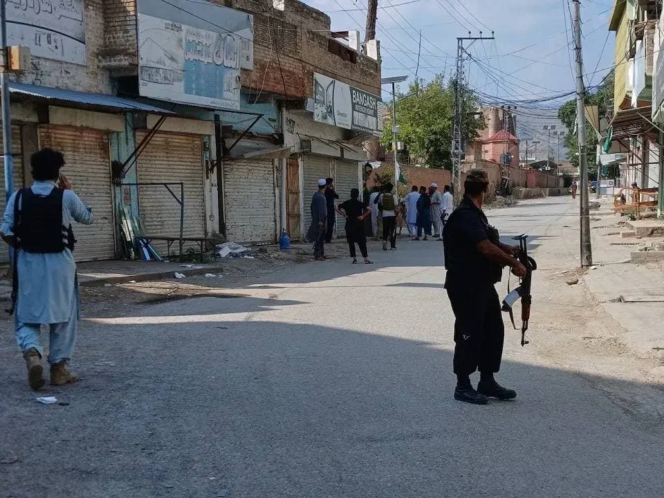 Atentado en una mezquita en Pakistán: hay al menos 16 muertos - imagen de origen