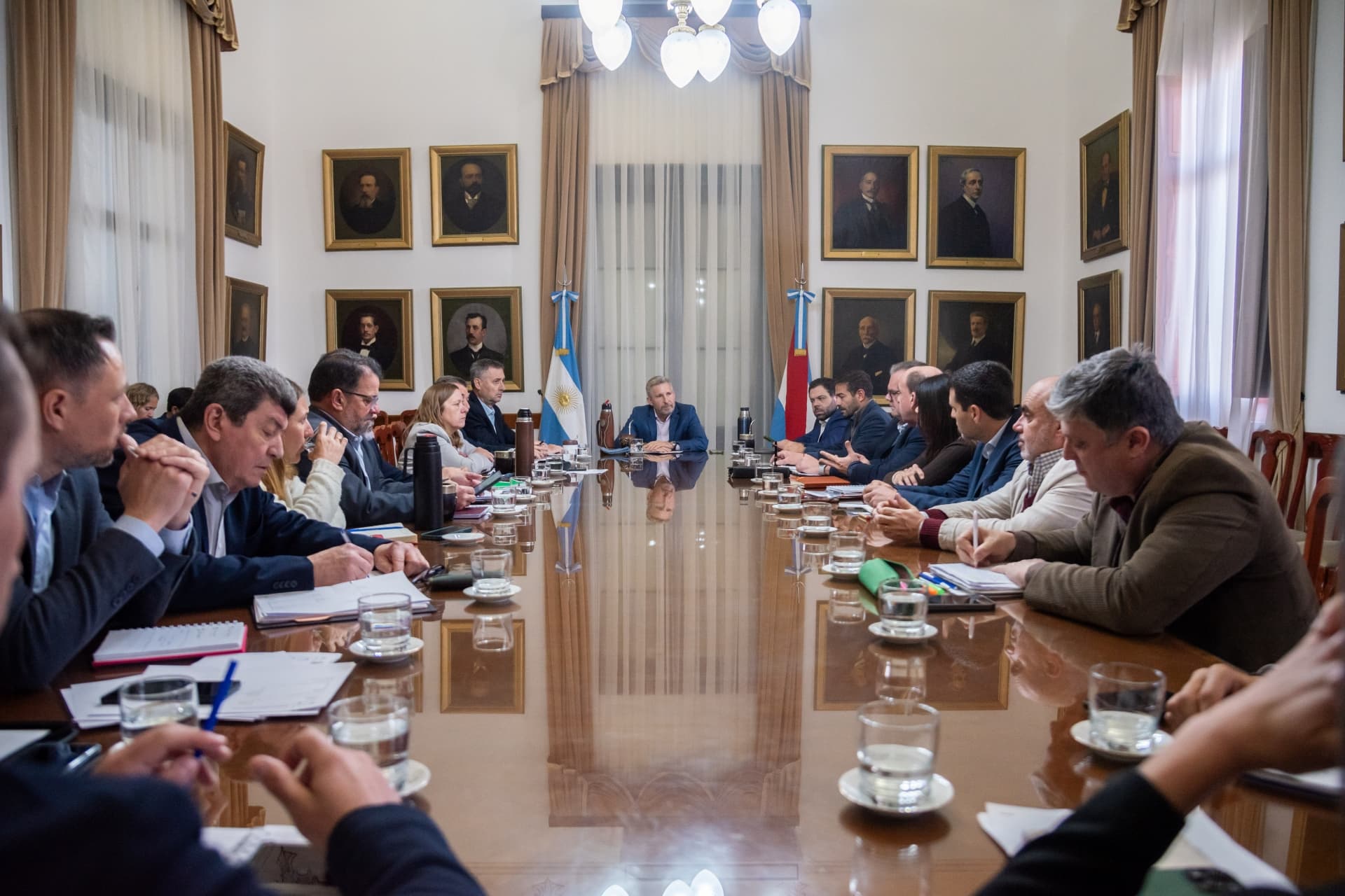 El gobierno provincial concretó el pago adeudado a los bomberos voluntarios - imagen del Gobierno de Entre Rios