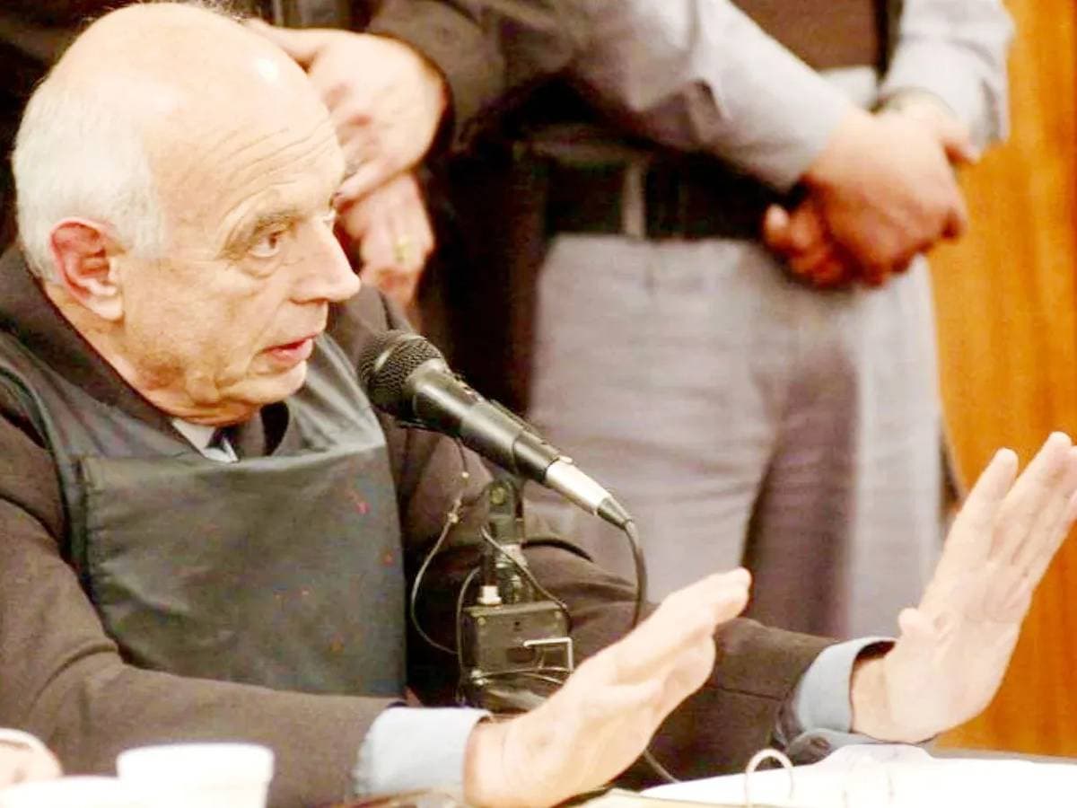 Von Wernich: quién es y por qué está preso el sacerdote que pide encontrarse con el Papa - imagen de origen