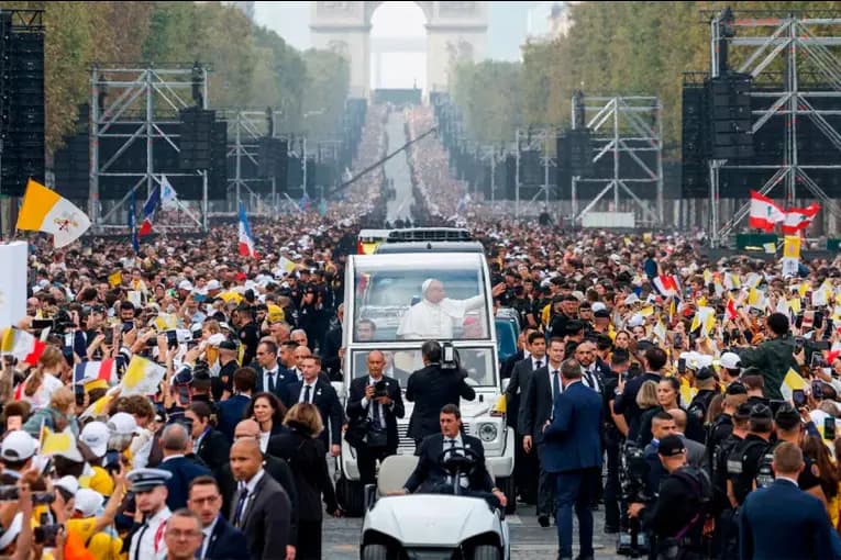 El Papa celebró una misa ante más de 700 mil fieles en París y llamó a transmitir la fe y la esperanza - imagen de origen
