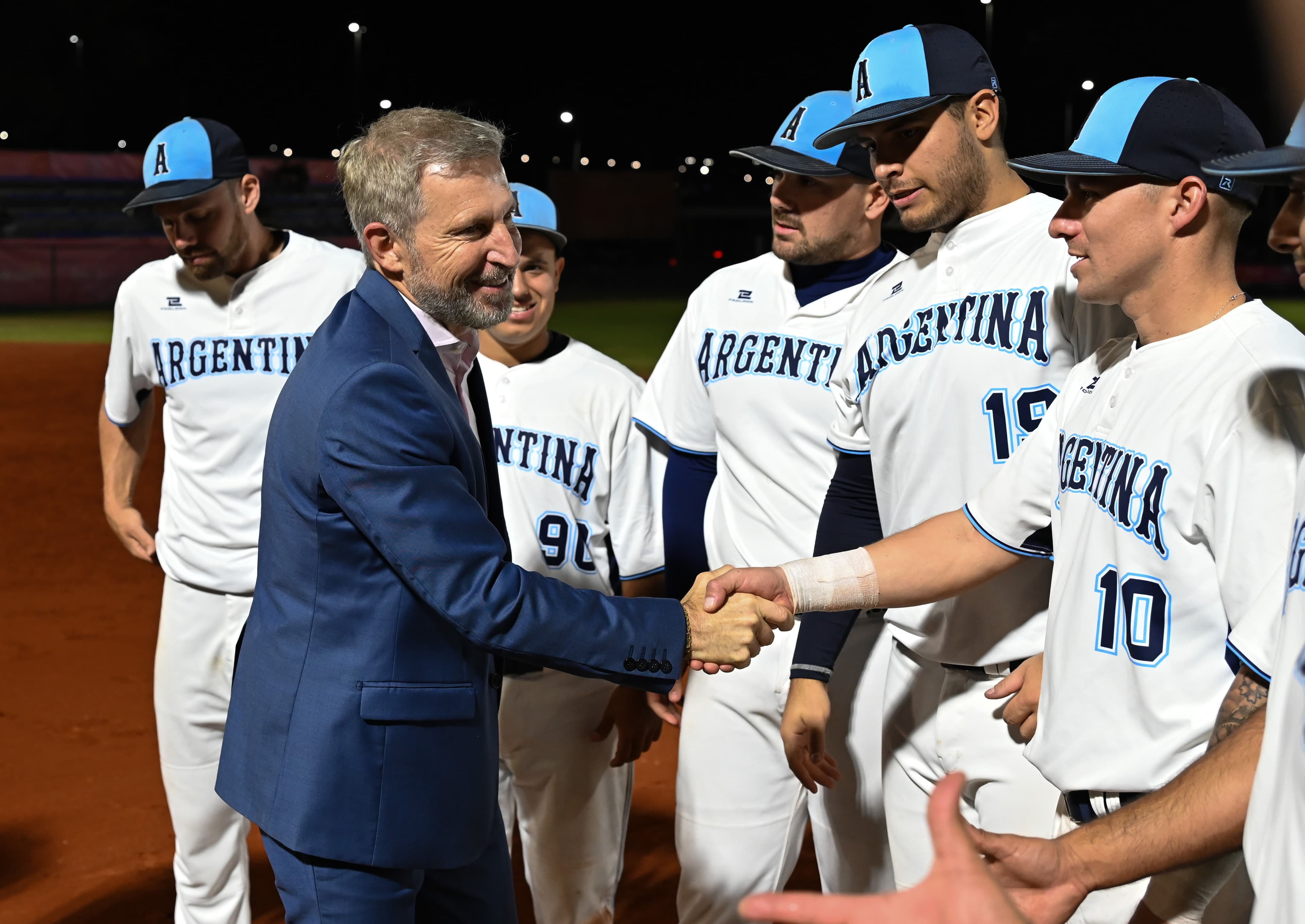 Frigerio acompañó a la Selección Argentina de sóftbol en los Juegos Suramericanos - imagen del Gobierno de Entre Rios