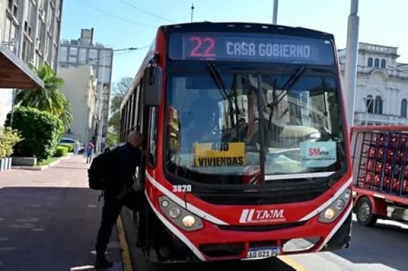 Retención de servicios de colectivos en Paraná y área metropolitana por medidas de fuerza de UTA - imagen de origen