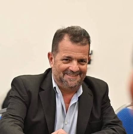 Kneeteman: la comunicación centralizada en Frigerio y las internas de la UCR - Cadena Entrerriana 96.5MHz LRS 798 - imagen de origen