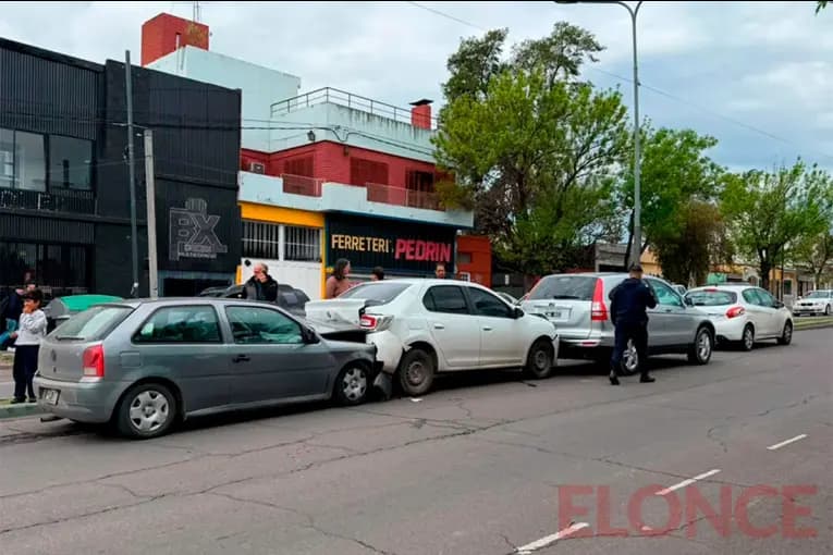 Choque en cadena en Paraná: cuatro autos involucrados.