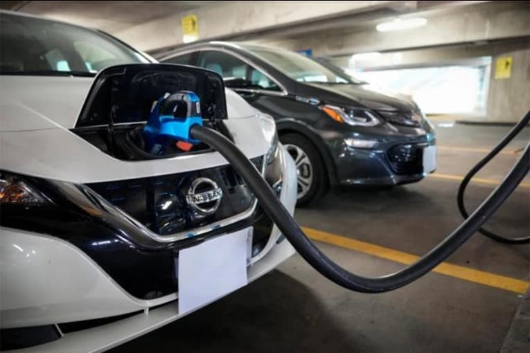 Elevaron el tope para importar autos híbridos y eléctricos con arancel cero - imagen de origen