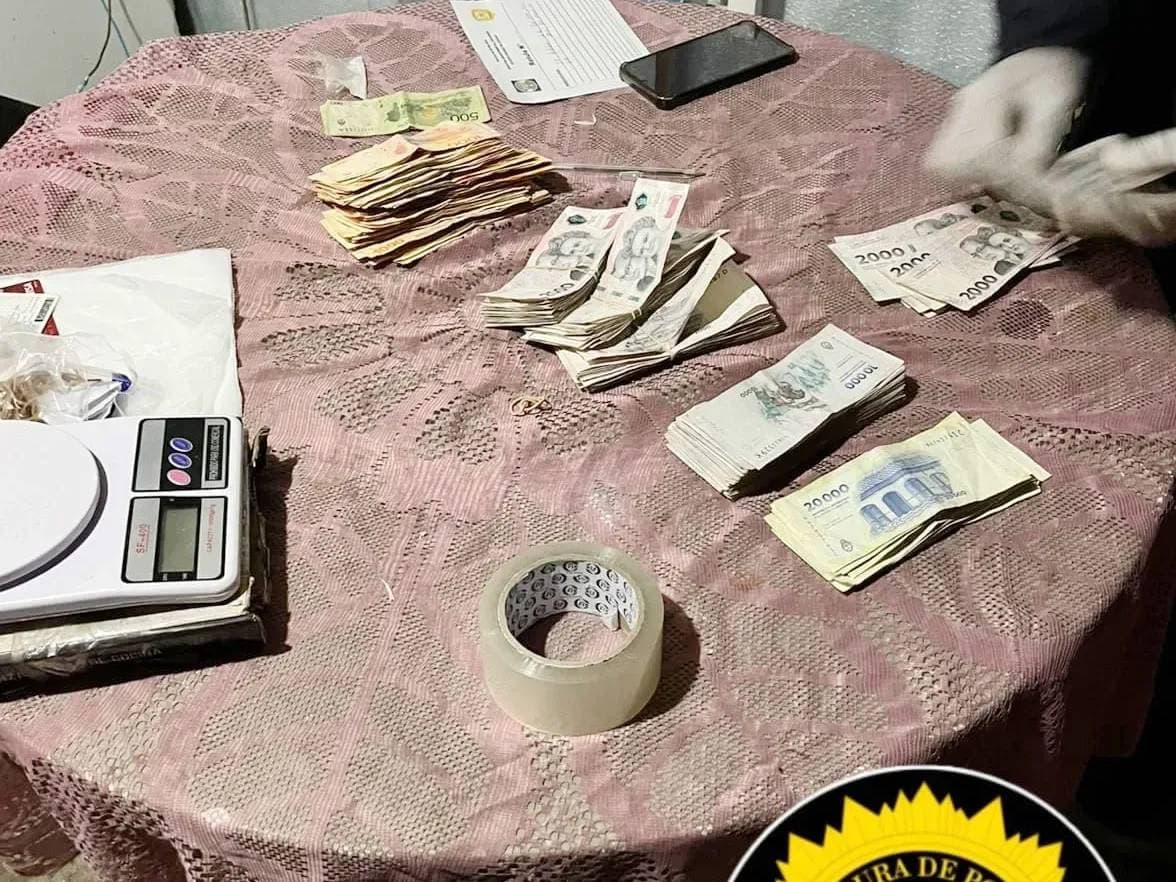 Dos detenidos, secuestro de drogas y dinero por narcomenudeo - imagen de origen