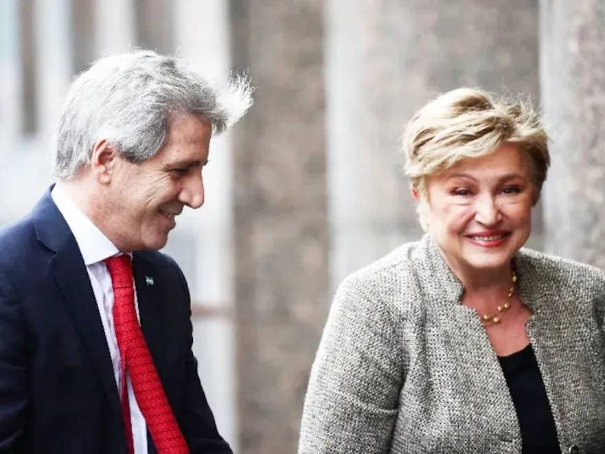 El FMI vuelve a la Argentina: una nueva misión revisará la meta fiscal y las medidas que el Gobierno se comprometió a aplicar - imagen de origen