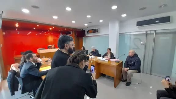 Con acuerdo de partes, realizarán una pericia psicológica-psiquiátrica para determinar si el cura que electrificó una cerca es imputable - imagen de origen