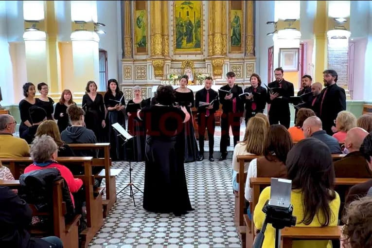 Carmina Gaudii y Coral Ecos brindaron un concierto en Paraná.