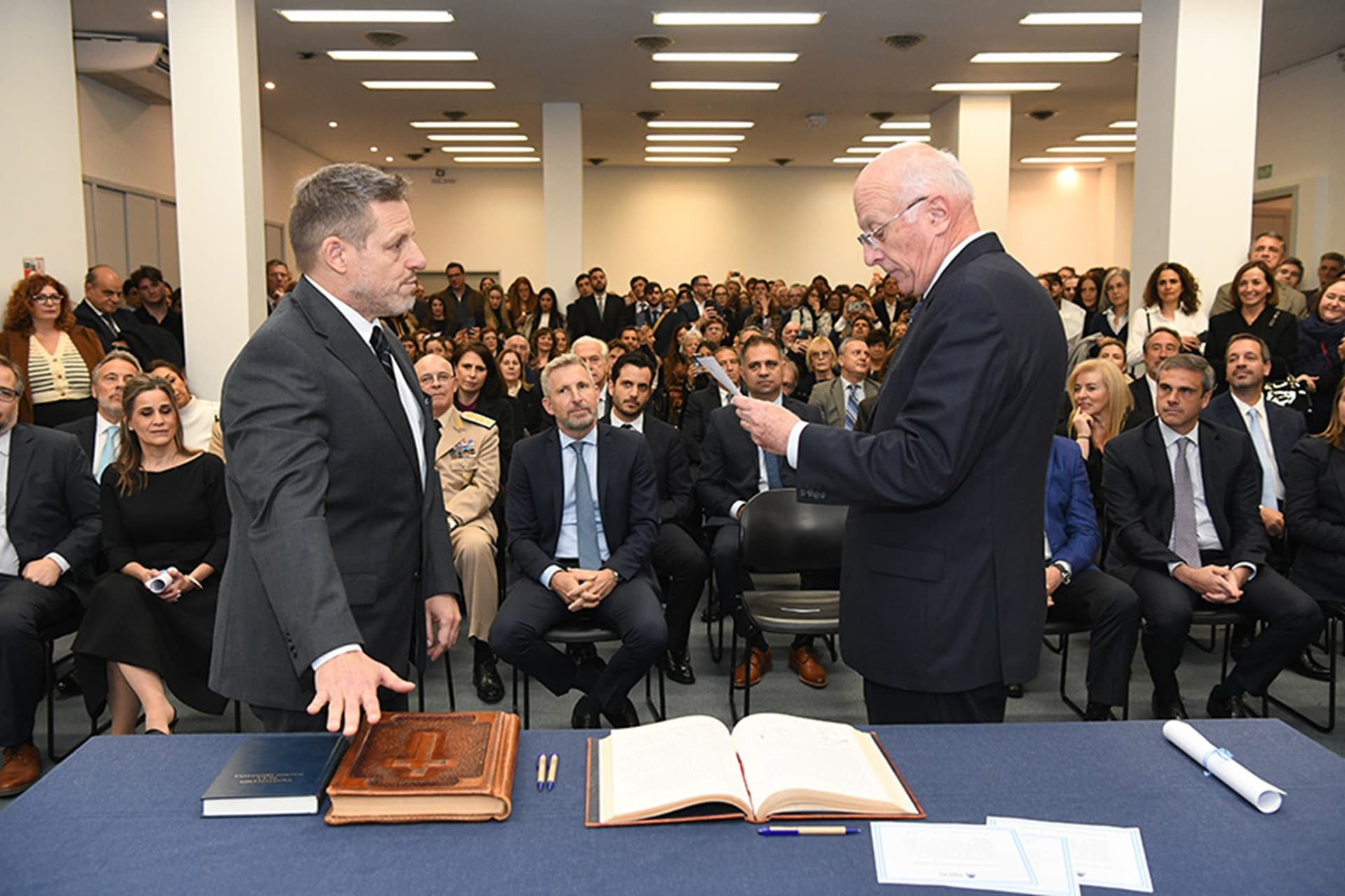 El gobernador participó del juramento del nuevo fiscal federal de Gualeguaychú - imagen del Gobierno de Entre Rios