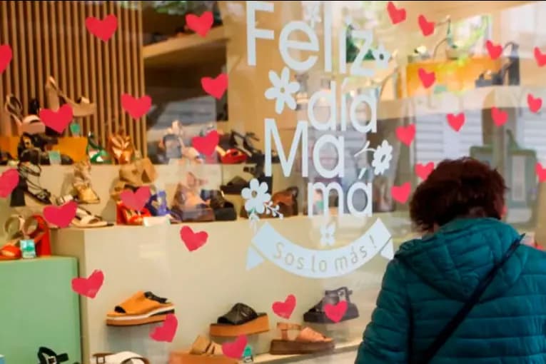 Día de la Madre: bancos ofrecen descuentos de hasta el 40%, reintegros y 24 cuotas sin interés - imagen de origen