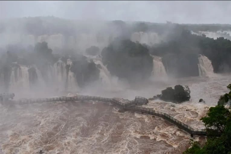 El riesgo de crecidas por El Niño deja fuera de servicio por 40 días a la Garganta del Diablo - imagen de origen