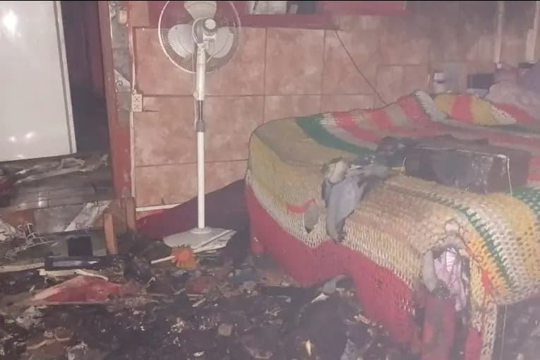 Un incendio en Paraná dejó a un hombre de 94 años en estado delicado por inhalación de humo - imagen de origen