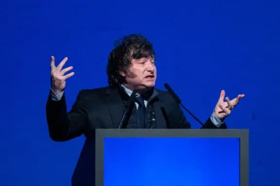 Una encuesta muestra la degradación de la imagen de Milei y da empate técnico para la presidencial 2027 - imagen de origen