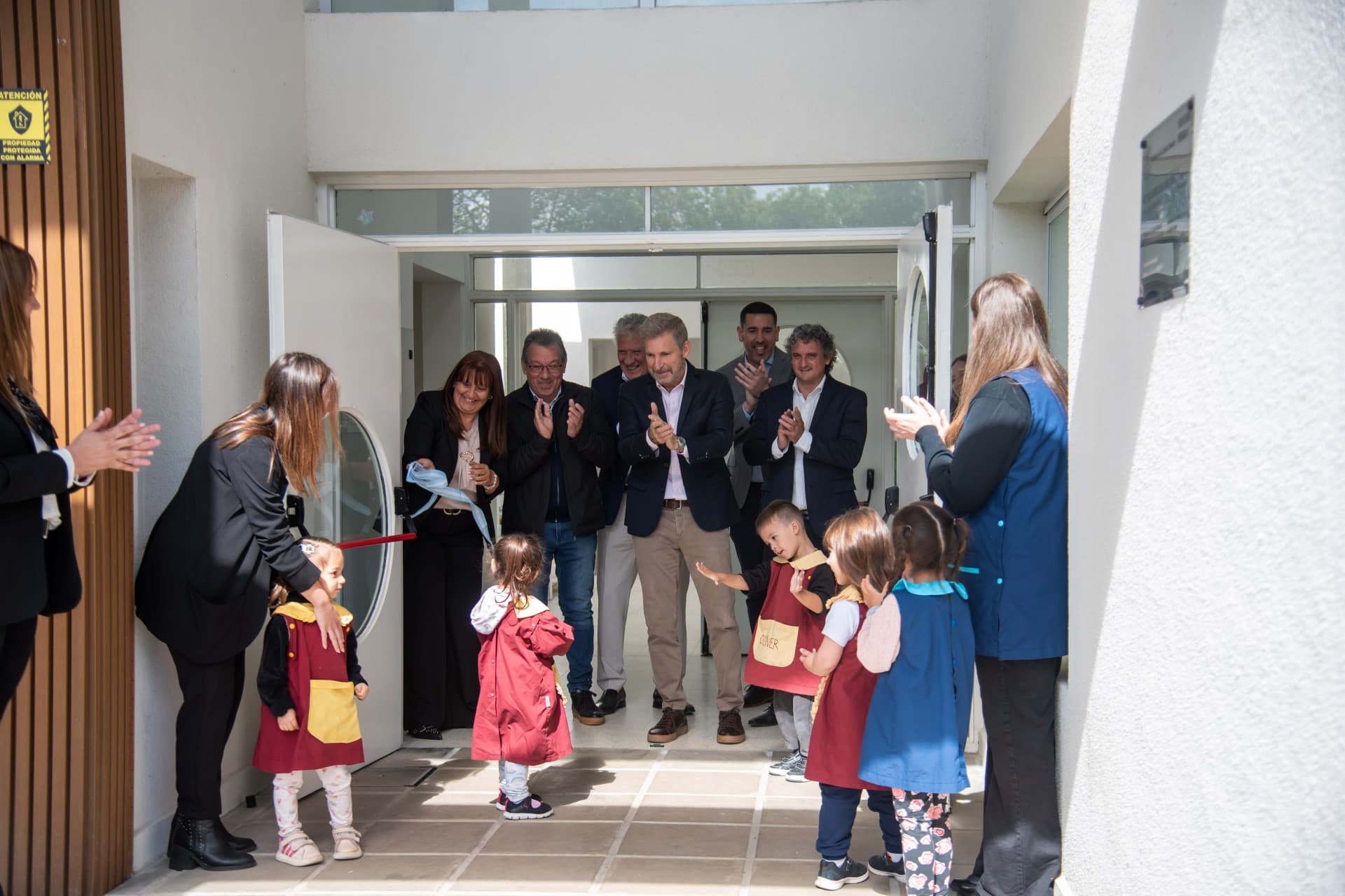 Frigerio inauguró obras educativas y recorrió trabajos de infraestructura en Federación - imagen del Gobierno de Entre Rios