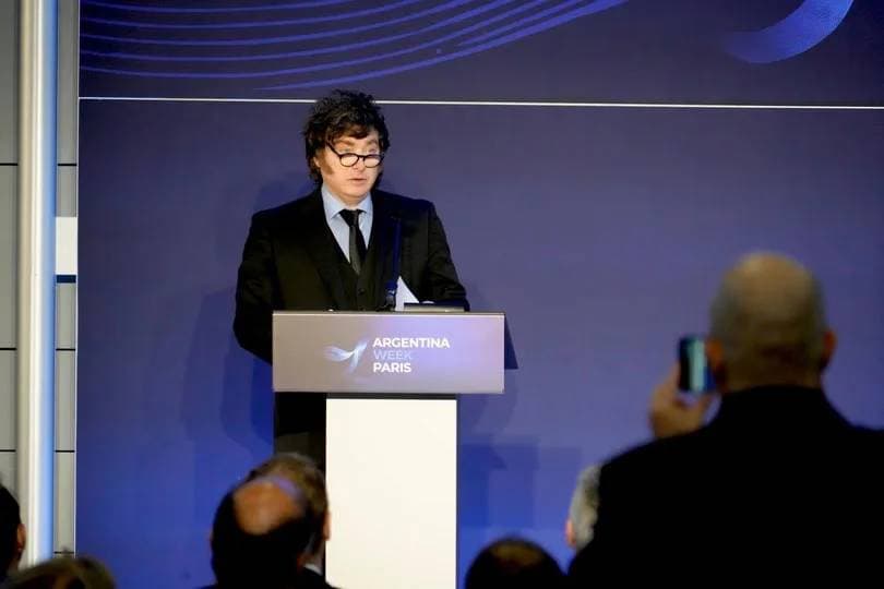 Milei cerró su gira en Francia: “Argentina se dirige nuevamente a paso firme hacia el futuro” - imagen de origen