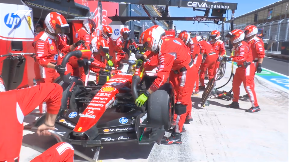 Dramático abandono en el debut del GP de Madrid: Lewis Hamilton confesó que tuvo «suerte de llegar» a boxes tras quedarse sin frenos - Cadena Entrerriana 96.5MHz LRS 798 - imagen de origen