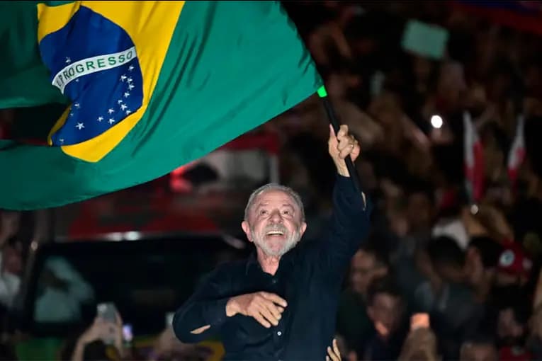 Lula reelecto.
