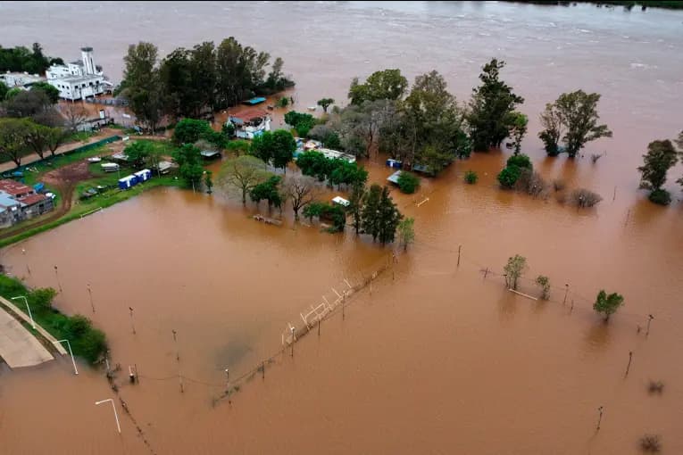 Creciente del río Uruguay en Concordia: siete familias evacuadas.